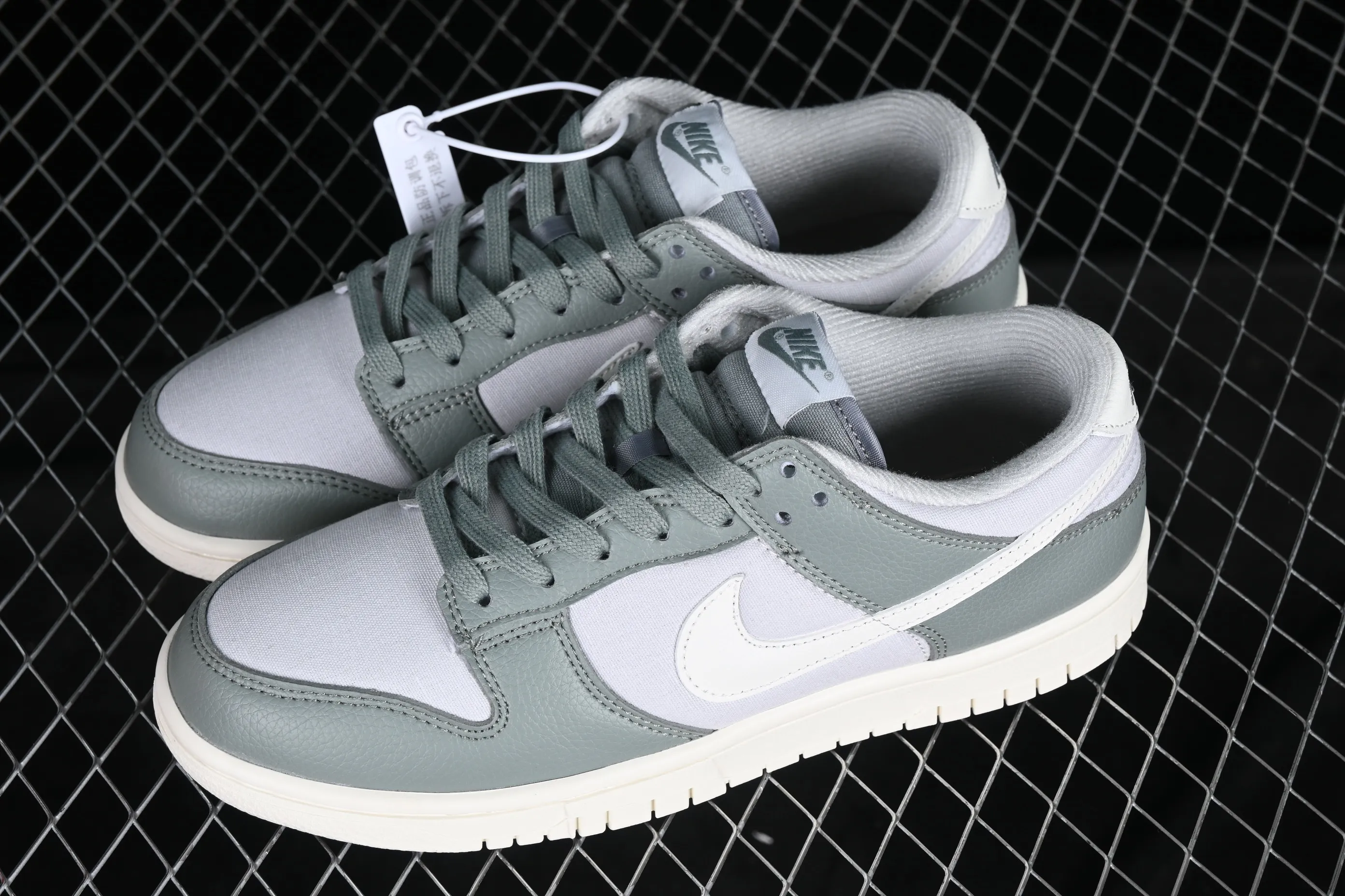 All Categories Nk SB Dunk Series Nk SB Dunk Low Low-top sneakers Cost-effective version Nk Dunk Low "Mica Green" Mica Green Canvas SB low-top sports and leisure sneakers DV7212-300